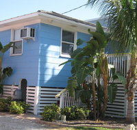 The Holiday Court Villas and Suites - Accommodation Chicago