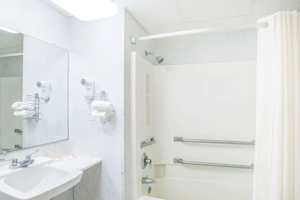 Super 8 Plattsburgh - thumb 4