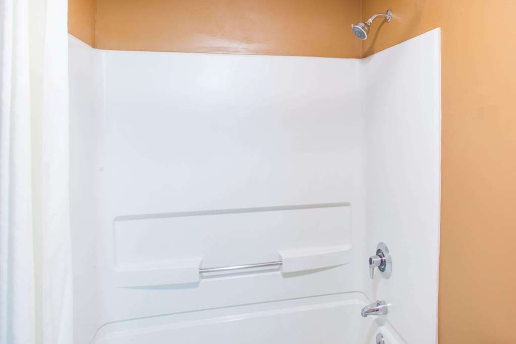 Super 8 Plattsburgh - thumb 5