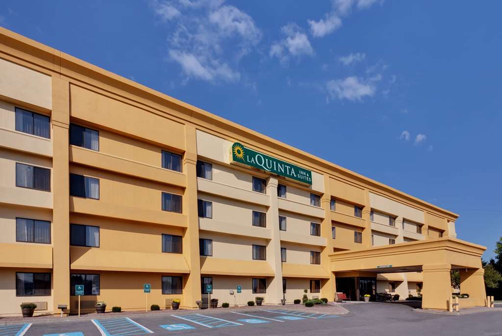 La Quinta Inn & Suites Plattsburgh - thumb 0