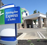 Holiday Inn Express  Suites Brentwood - Accommodation Chicago