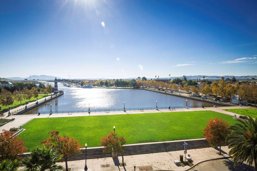 Hampton Inn & Suites Waterfront - thumb 4