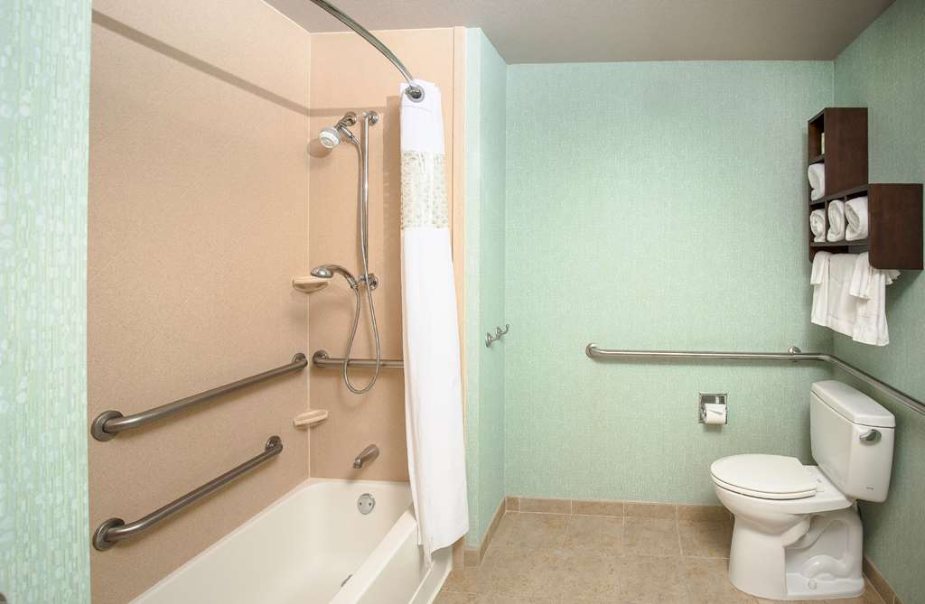 Hampton Inn & Suites Waterfront - thumb 7